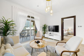 Classy Design 2BR in Old Town w/ Burj Khalifa View